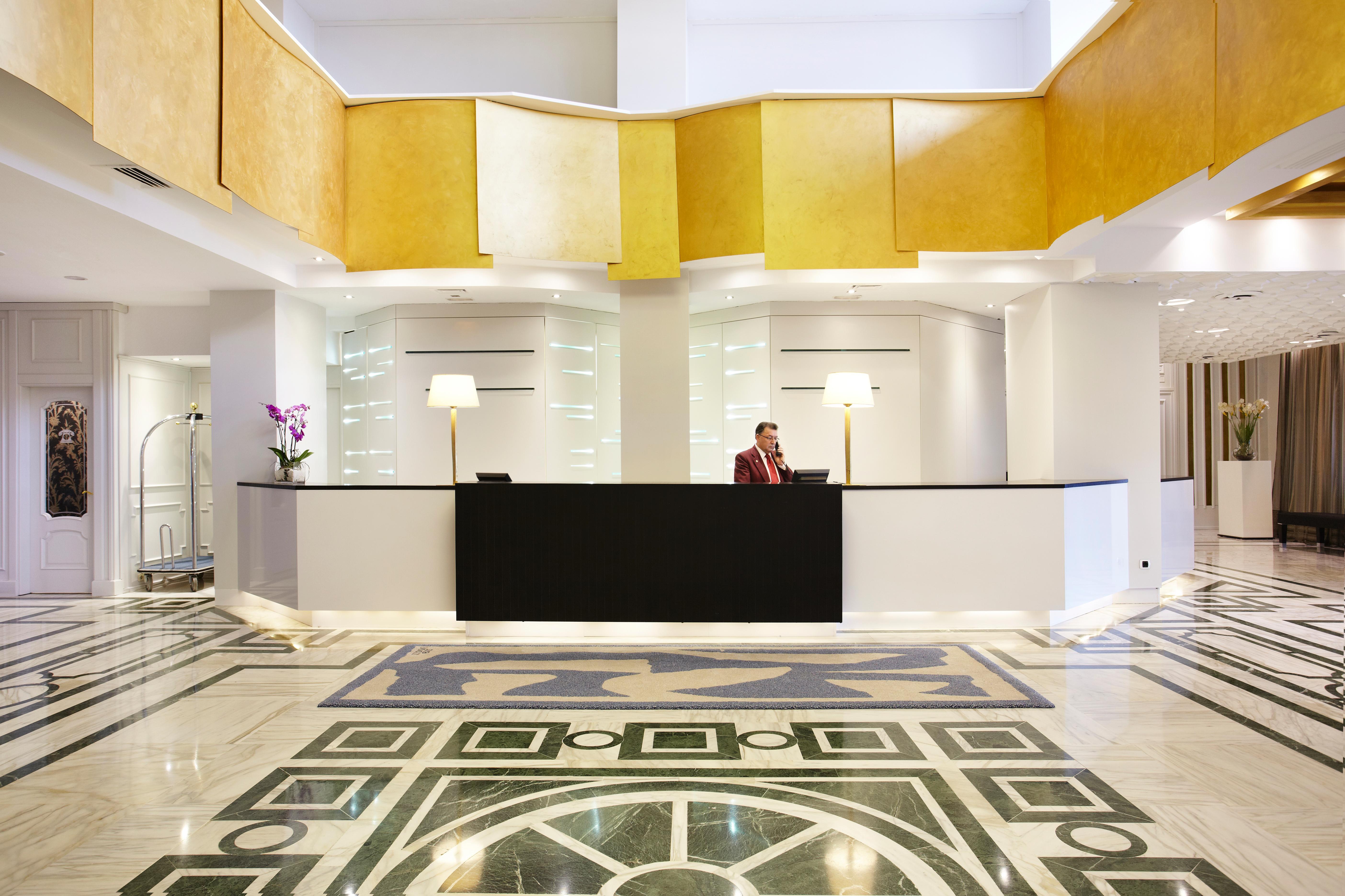 Gpro Valparaiso Palace & Spa Palma de Mallorca Exterior photo Reception desk