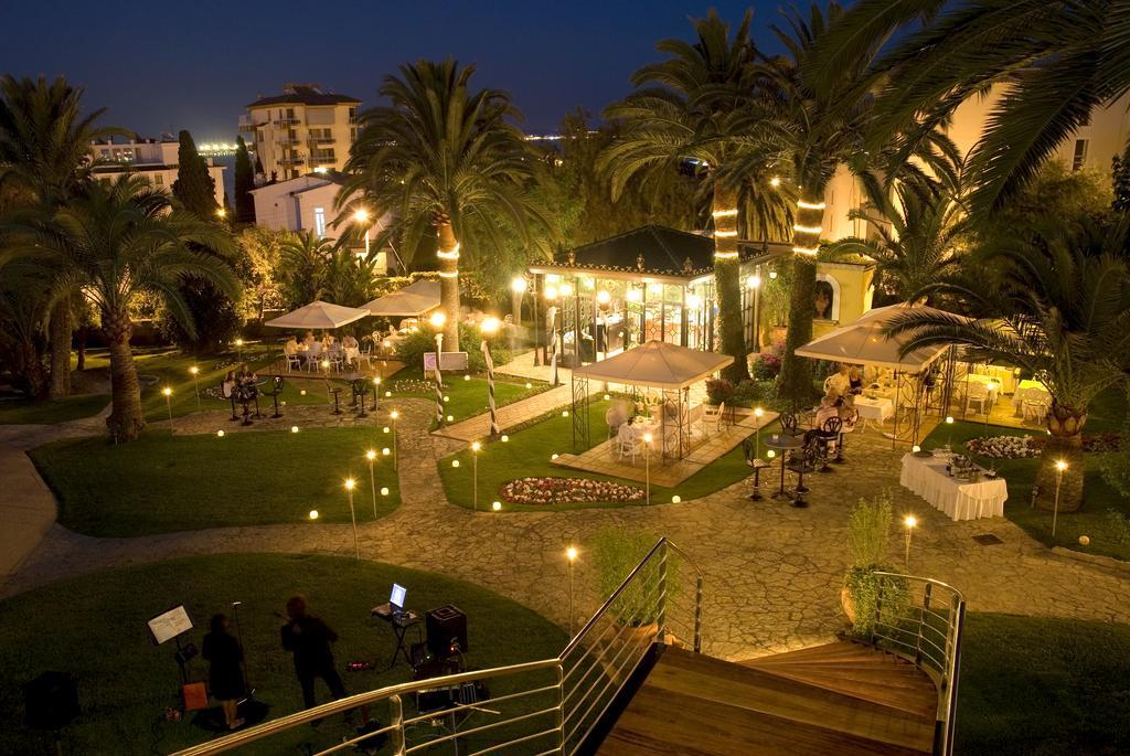 Gpro Valparaiso Palace & Spa Palma de Mallorca Exterior photo The hotel at night